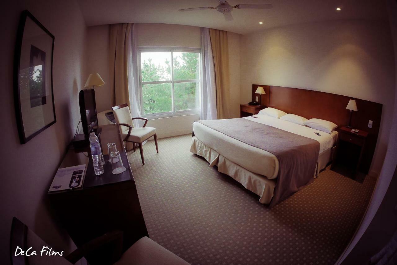 Elegance Hotel Тандил Экстерьер фото